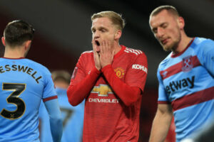 พนักงาน เว็บพนัน